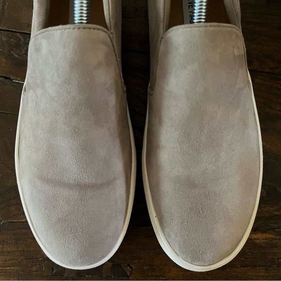 Steve Madden Sneakers Gills Grey
Suede Slip On Shoes, Women’s size 9.5 - Picture 9 of 14